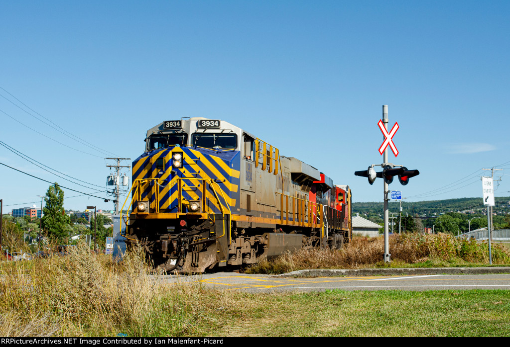 CN 3934 leads 403 at MP 124.55